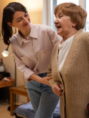 mujer cuidadora fundacion cuidado persona mayor